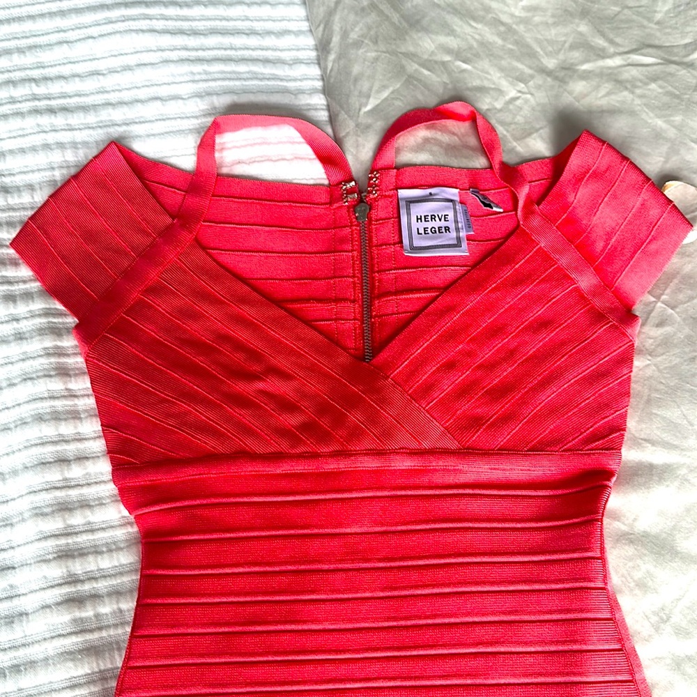 Fitted classic Herve leger dress.